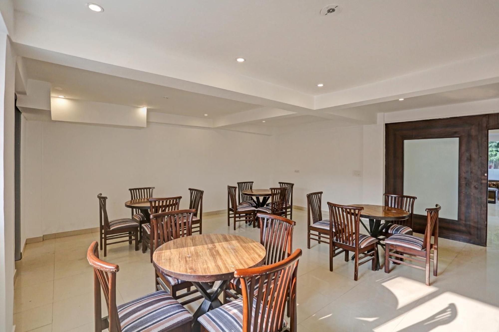 Hotel O The Grand Palm Gurgaon Zewnętrze zdjęcie